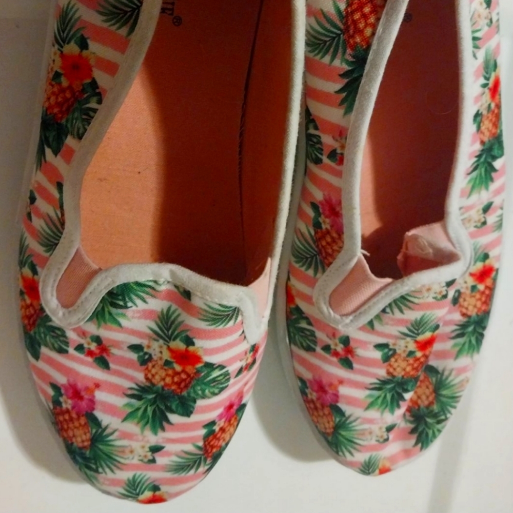 Ashley Blue size 8 multicolor canvas shoes